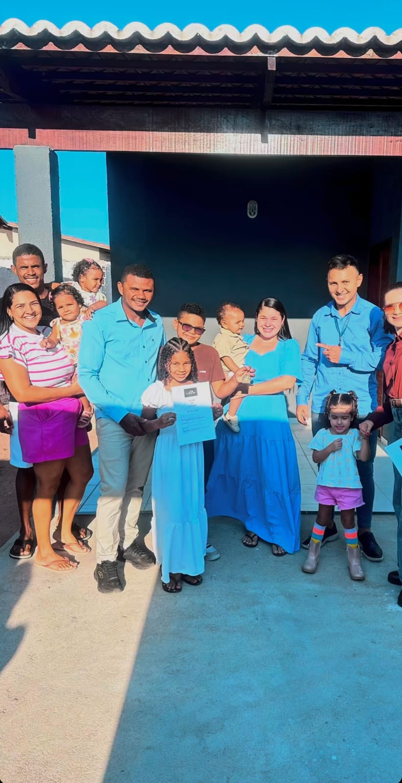 Família inteira comemorando a casa nova!